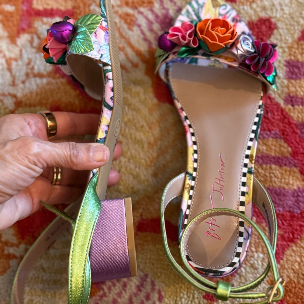 Betsey Johnson sz 5 big girls  Darcy floral ankle strap sandals flowers new - Picture 3 of 5